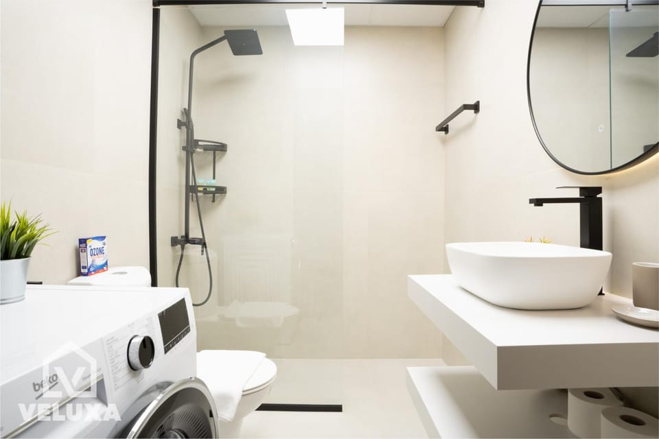 Shower, Toilet, towels, washing machine