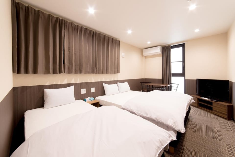 Bed, TV and multimedia, Bedroom