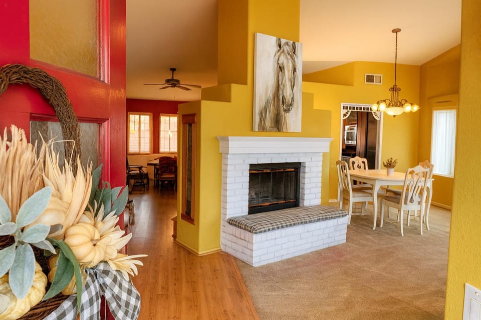 Living room, Dining area