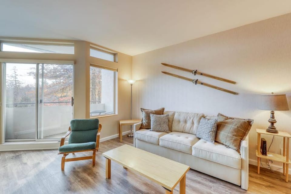 Village Gate Unit 209 Apartment in Warren