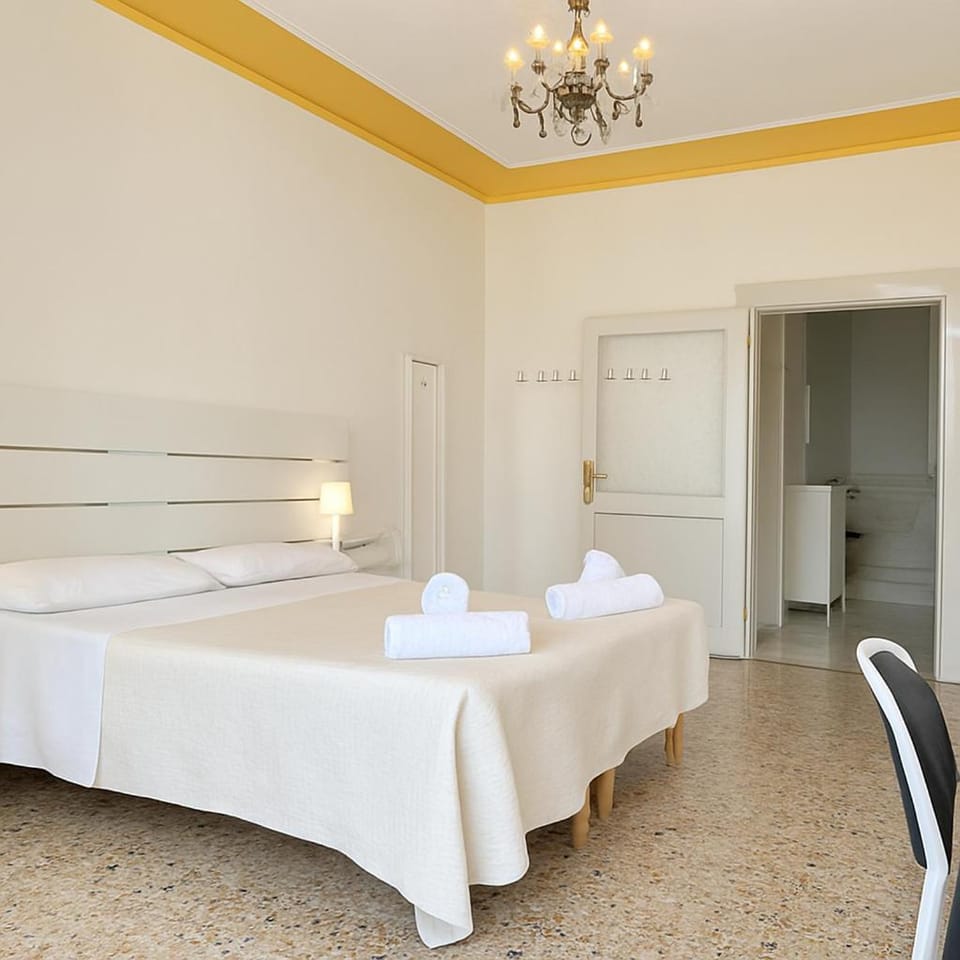 Top Floor - Panoramic Roof View - Quiet and Central Apartment in Siena