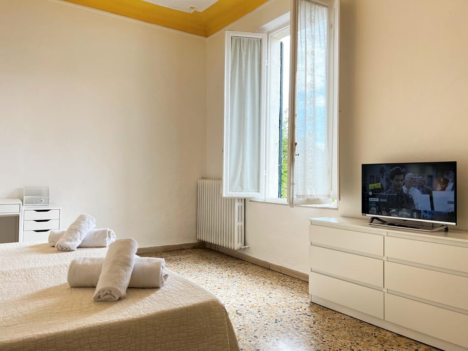 Top Floor - Panoramic Roof View - Quiet and Central Apartment in Siena