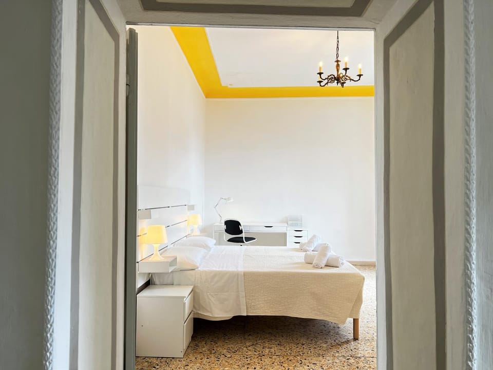 Top Floor - Panoramic Roof View - Quiet and Central Apartment in Siena