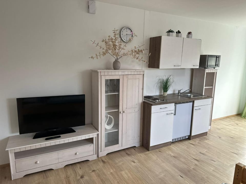 TV and multimedia, Kitchen or kitchenette, Living room