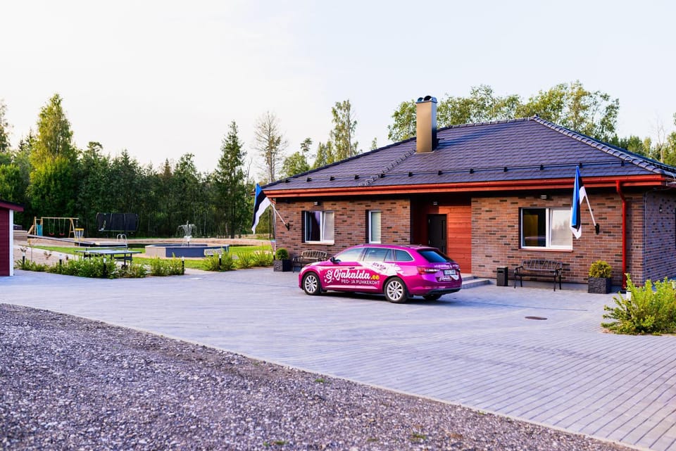 Garden view, Parking