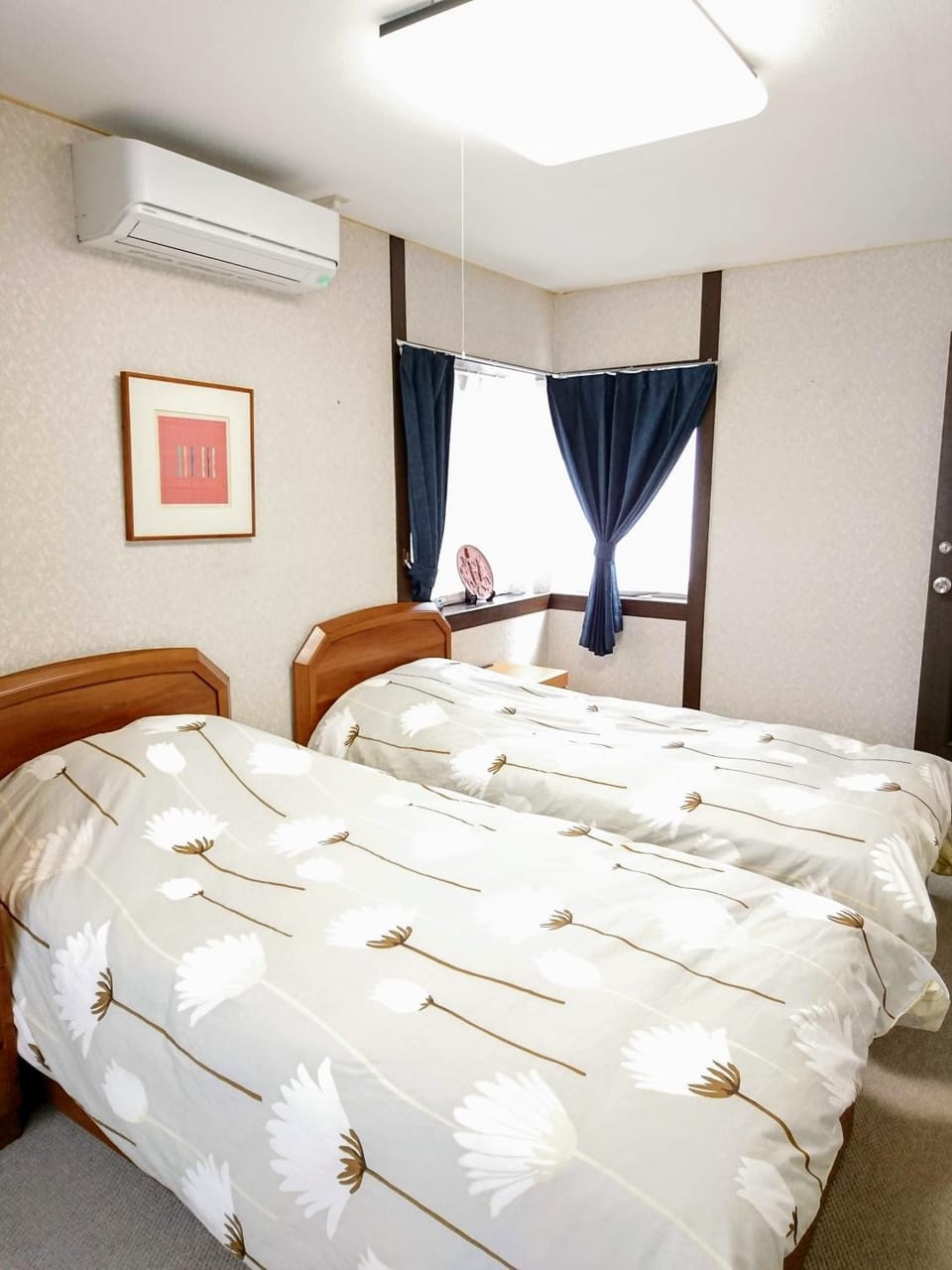 Bed, Photo of the whole room, air conditioner