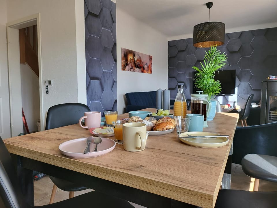 Living room, Dining area