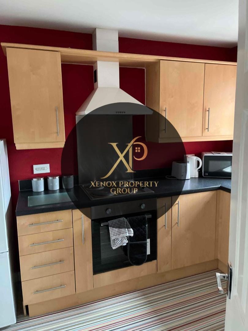Serene 3-Bed Apartment - Park Views & Walking Distance to Royal Stoke Hospital Apartment in Newcastle-under-Lyme