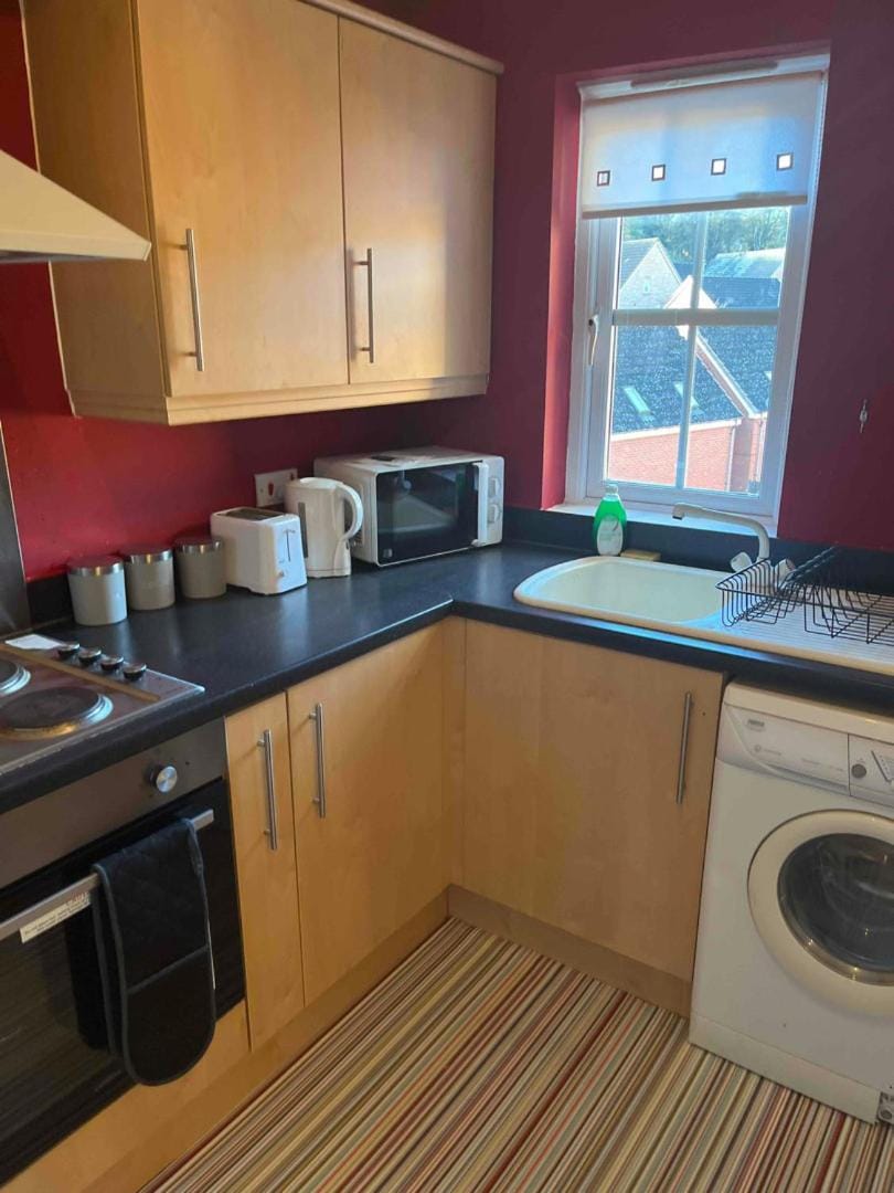 Serene 3-Bed Apartment - Park Views & Walking Distance to Royal Stoke Hospital Apartment in Newcastle-under-Lyme