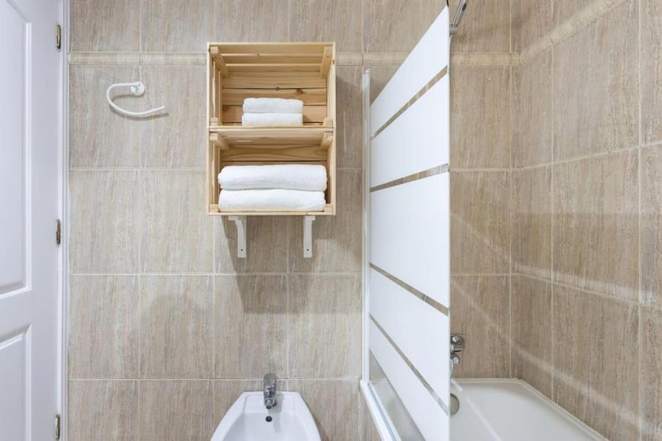 Shower, Bathroom, towels