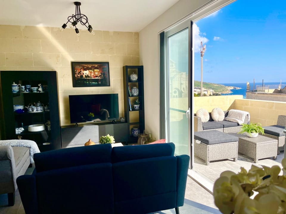 Patio, Natural landscape, TV and multimedia, Balcony/Terrace, Living room, Seating area, Dining area