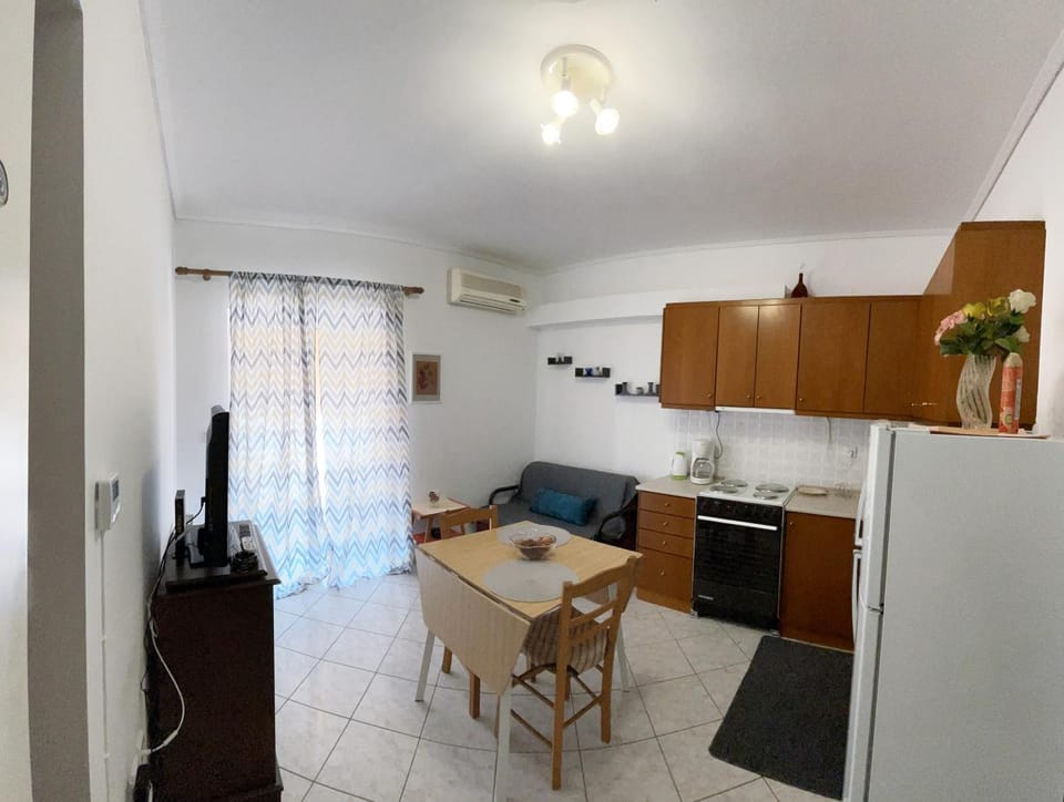 Kitchen or kitchenette, Living room, Seating area, Dining area, pet friendly, stove, air conditioner