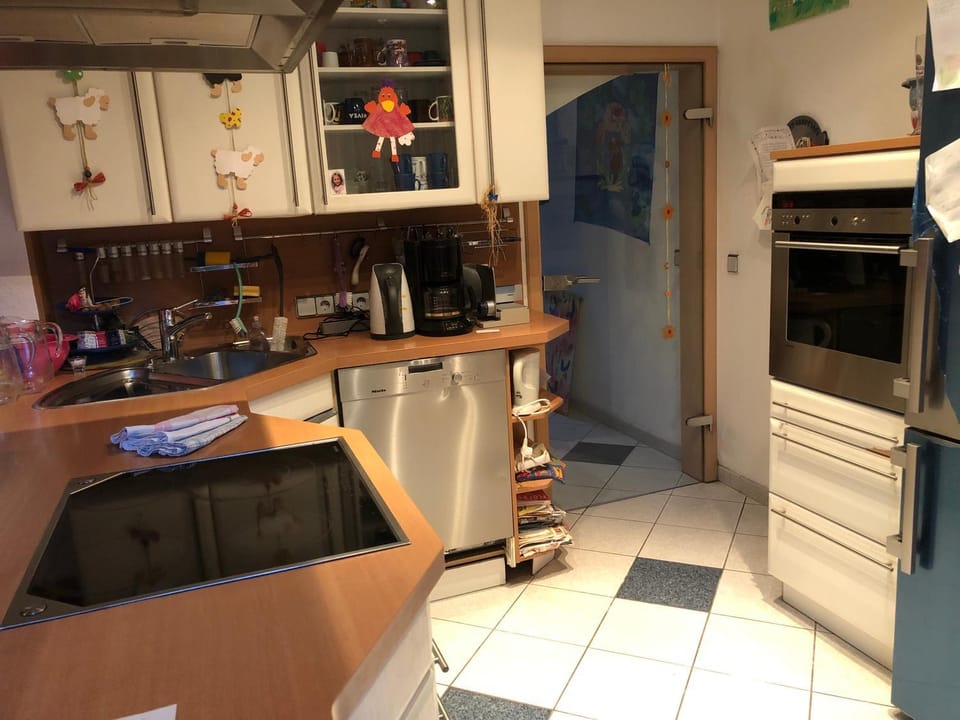 Kitchen or kitchenette, oven, stove