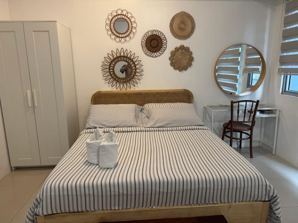 Telly's Studio Across NAIA3 Apartment in Pasay