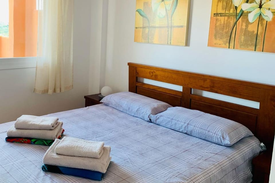 Seaview 2 Bed Apartment Sleeps 4 - Terrace - Pool Apartment in Costa del Sol