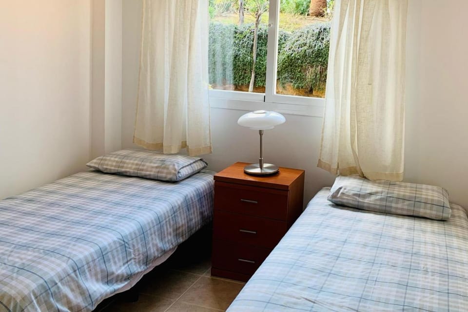 Seaview 2 Bed Apartment Sleeps 4 - Terrace - Pool Apartment in Costa del Sol