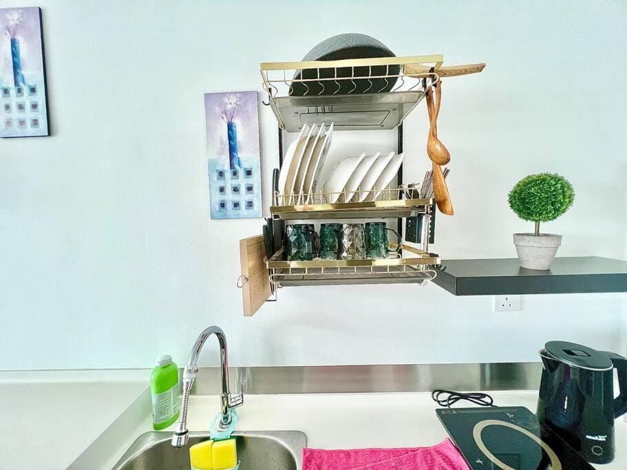 E 1-5Pax Cozy home 4 Bed Wifi TV Trefoil @Setia City Setia Alam SCCC Apartment in Selangor, Malaysia