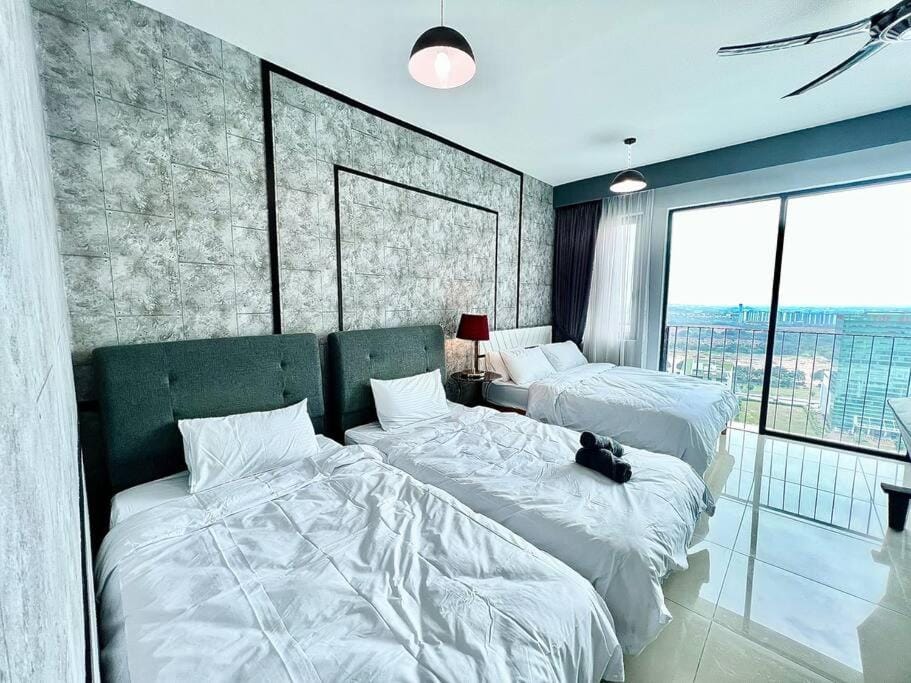 E 1-5Pax Cozy home 4 Bed Wifi TV Trefoil @Setia City Setia Alam SCCC Apartment in Selangor, Malaysia
