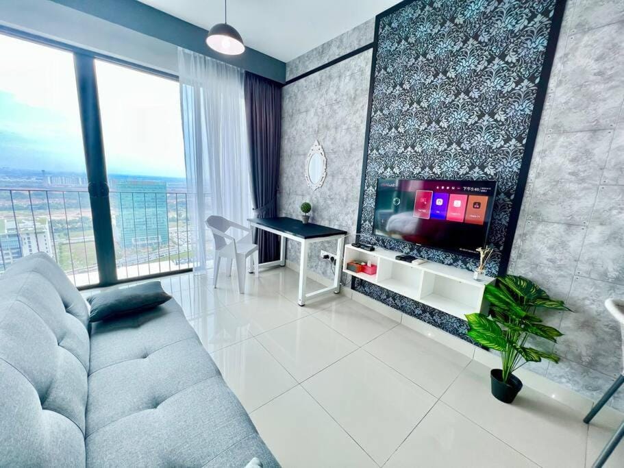 E 1-5Pax Cozy home 4 Bed Wifi TV Trefoil @Setia City Setia Alam SCCC Apartment in Selangor, Malaysia