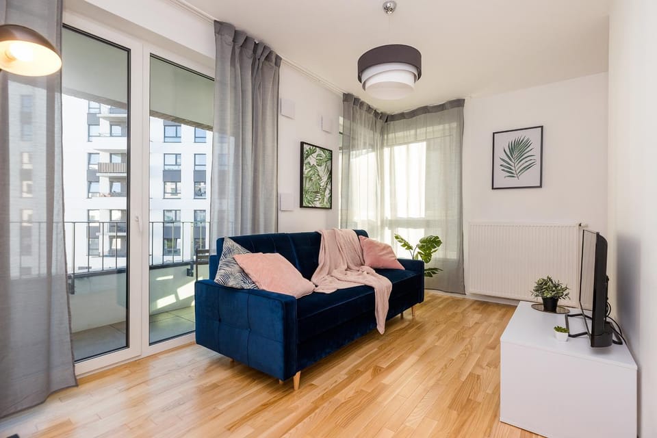 Bed, TV and multimedia, Living room, Photo of the whole room, Seating area, hair dresser