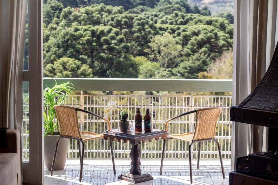 Natural landscape, View (from property/room), Balcony/Terrace, Living room, Seating area, Garden view, Mountain view