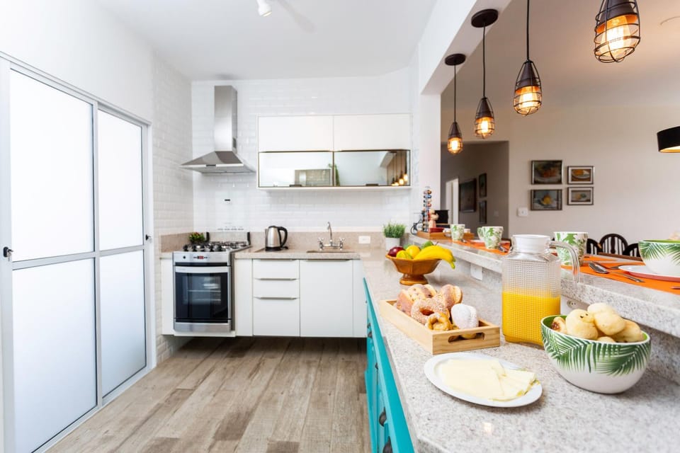 Coffee/tea facilities, Kitchen or kitchenette, Food and drinks, Dining area, Food, minibar, pet friendly, stove, toaster