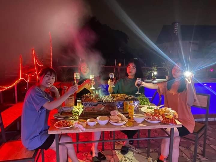 People, Food and drinks, Food, Breakfast, Drinks