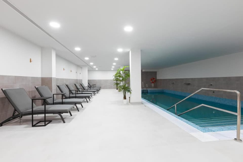 Swimming pool, sunbed