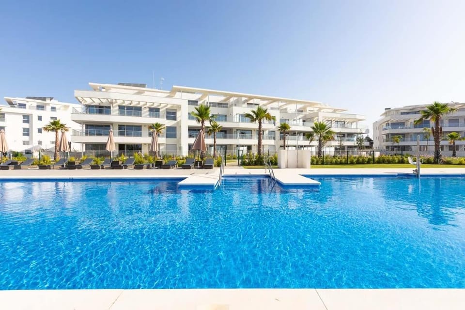 Property building, Pool view, Swimming pool, sunbed