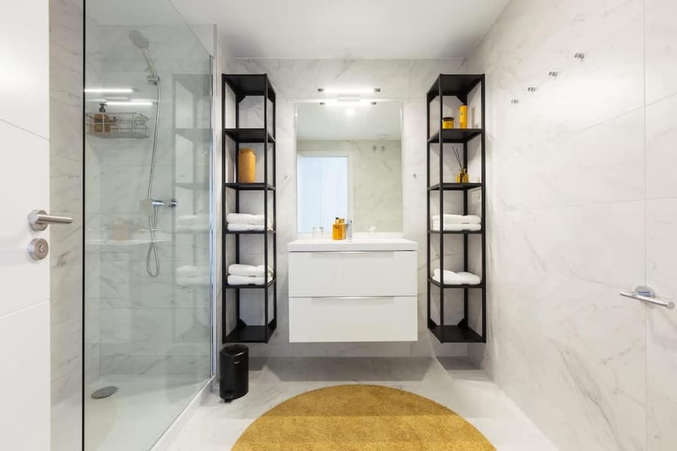 Shower, Bathroom, towels
