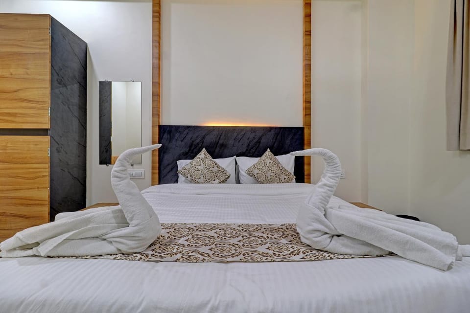 Bed, towels, wardrobe