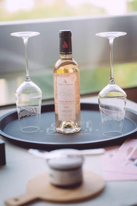 Apt neuf 300m plage NETFLIX Apartment in Saint-Raphael