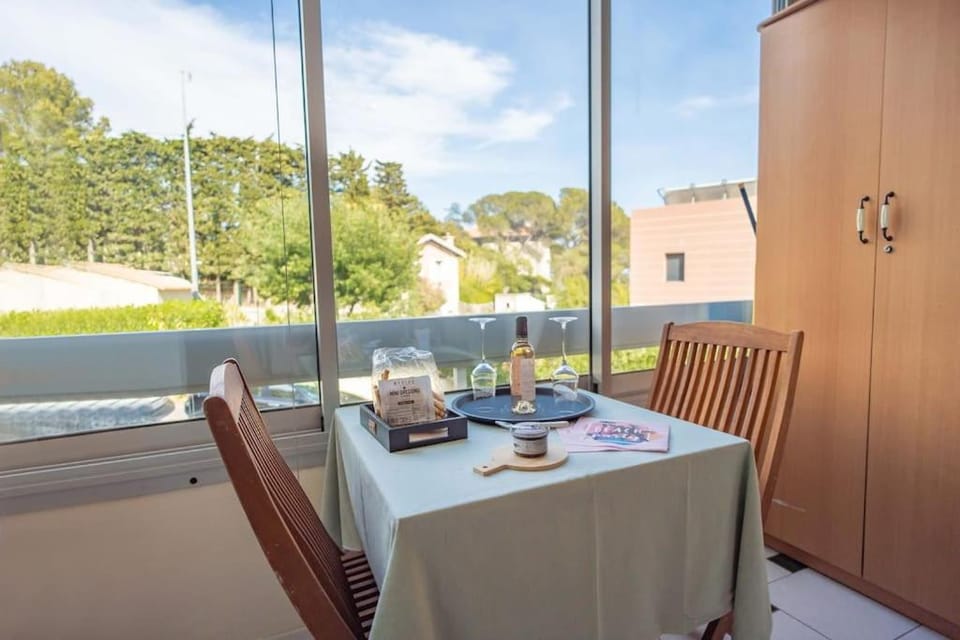 Apt neuf 300m plage NETFLIX Apartment in Saint-Raphael