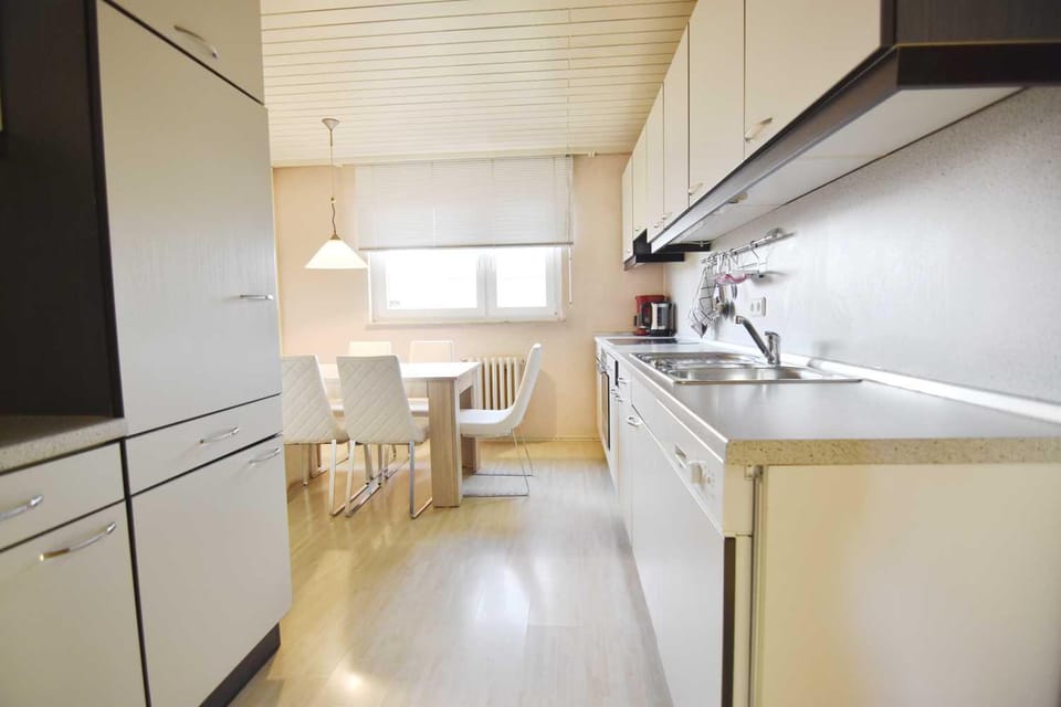 Kitchen or kitchenette, Dining area, stove