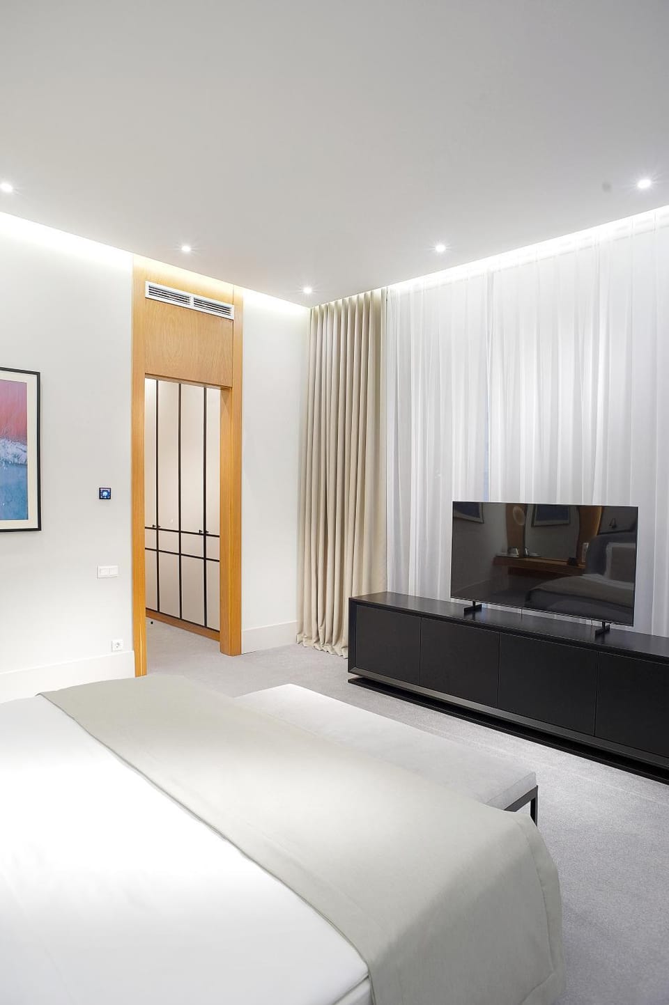 Bed, TV and multimedia