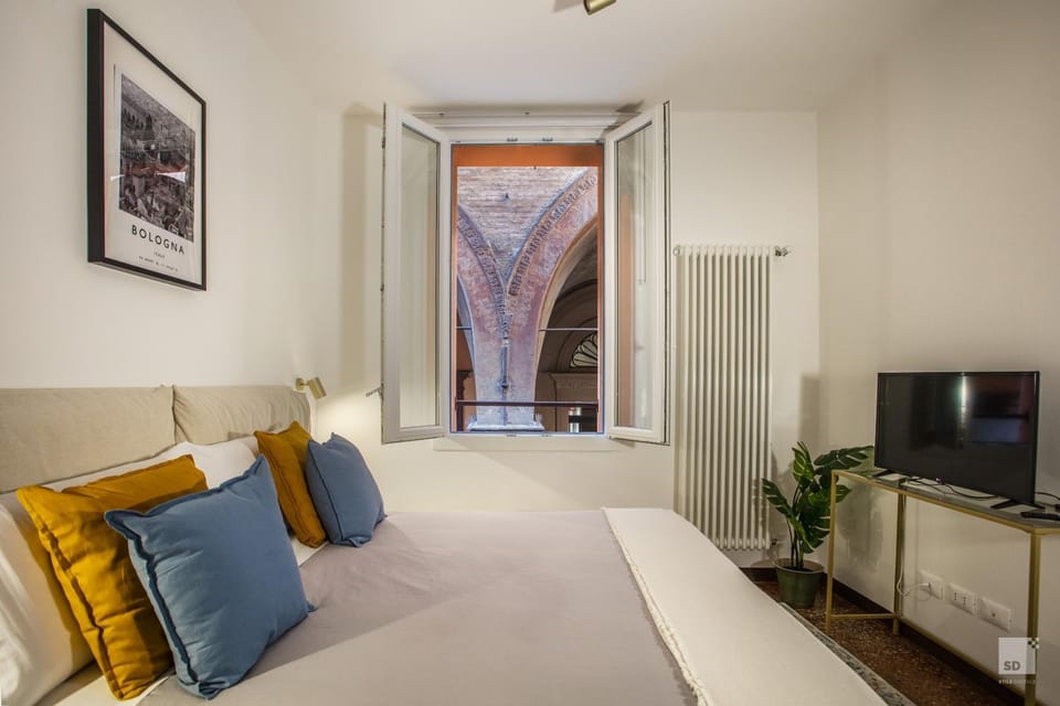 TV and multimedia, Photo of the whole room, Bedroom