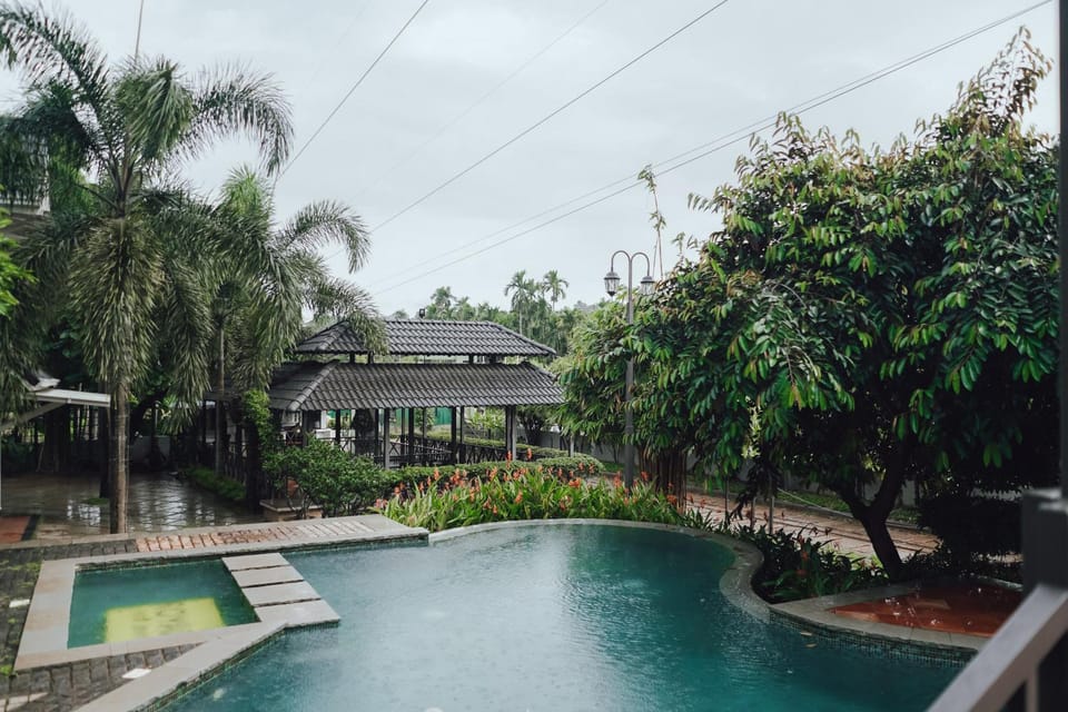 Swimming pool