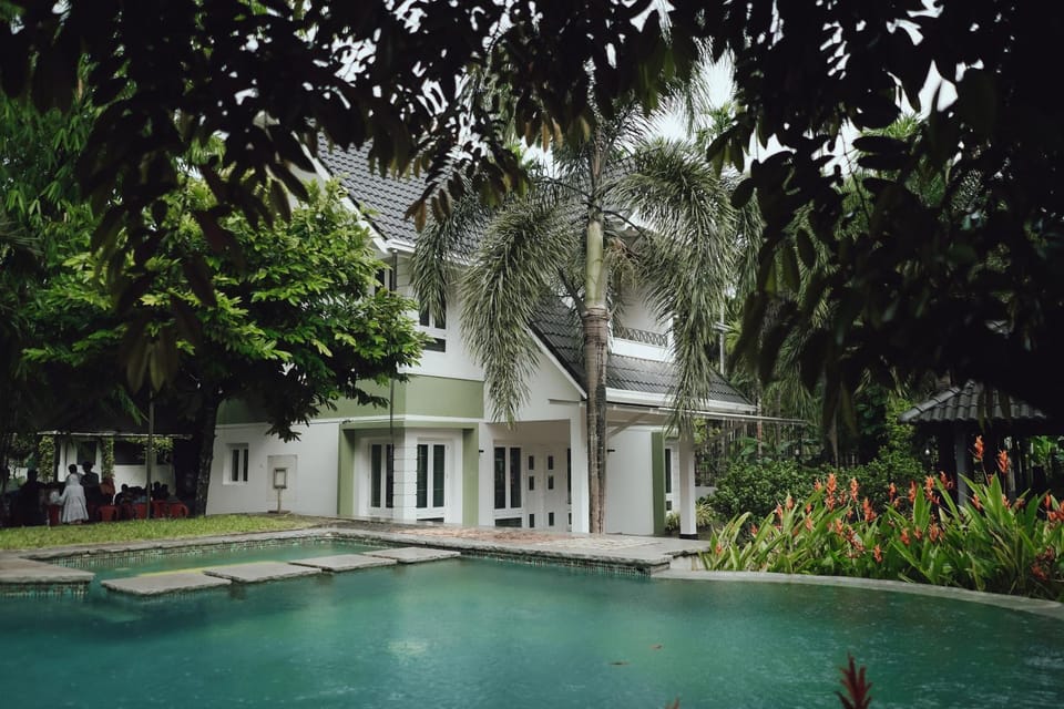 Property building, Swimming pool, Swimming pool