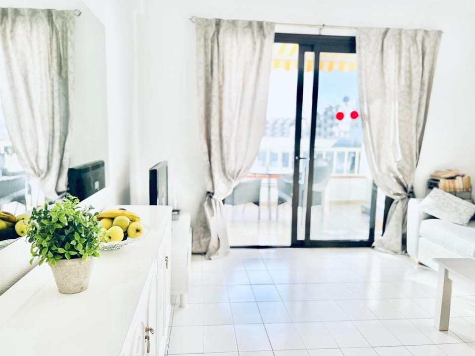 View (from property/room), Living room, Seating area, Dining area