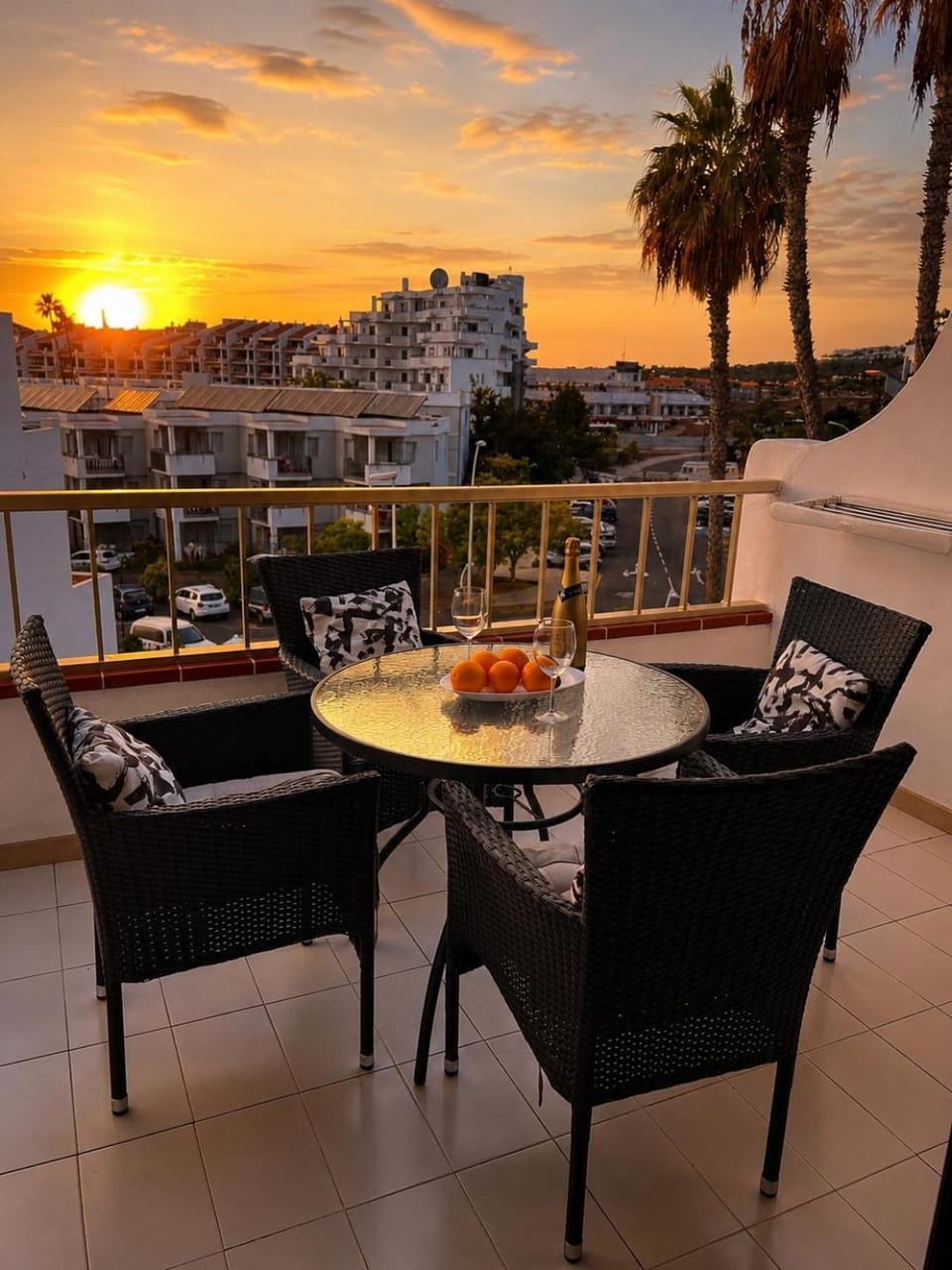 Natural landscape, Balcony/Terrace, Living room, Seating area