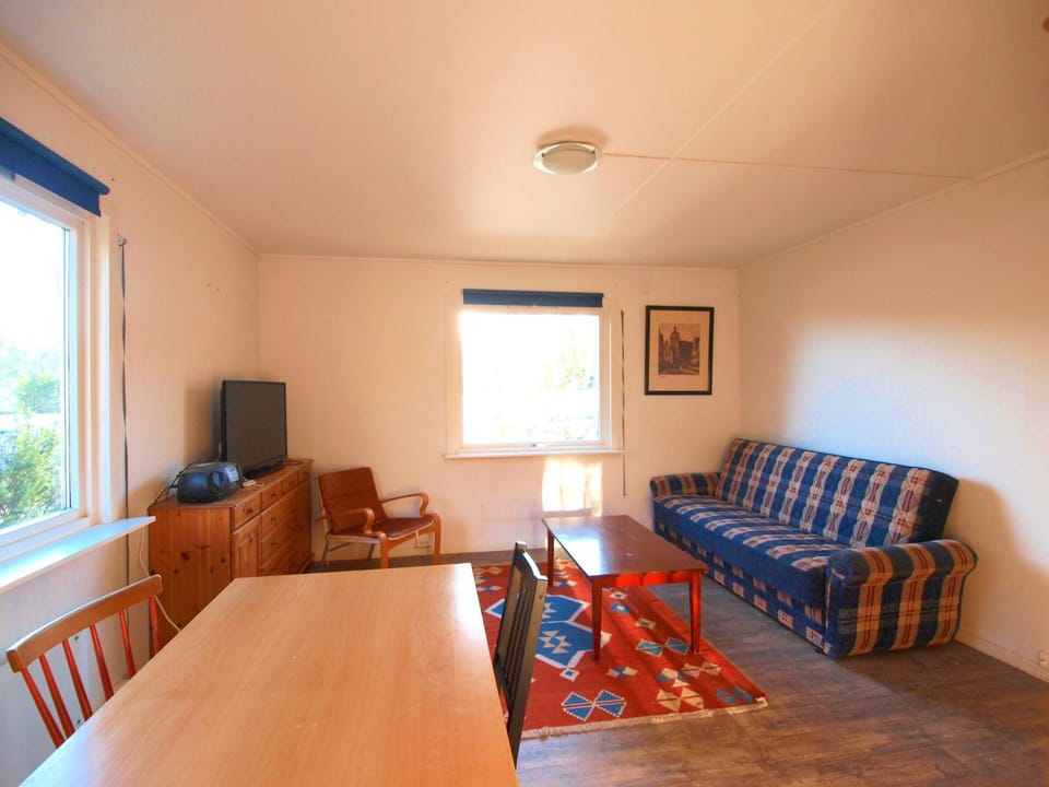 TV and multimedia, Living room, Seating area, Evening entertainment