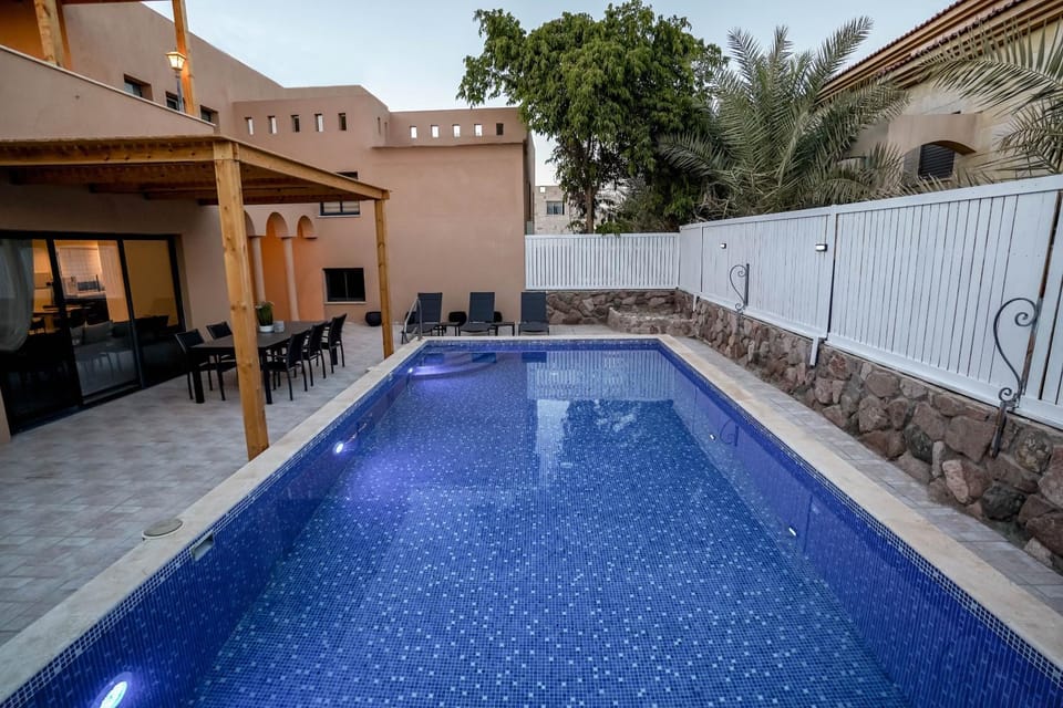 Property building, Swimming pool, Swimming pool, sunbed