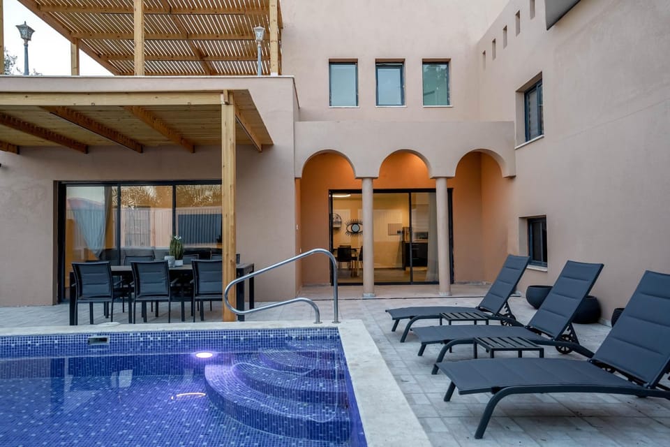 Property building, Swimming pool, Swimming pool, sunbed