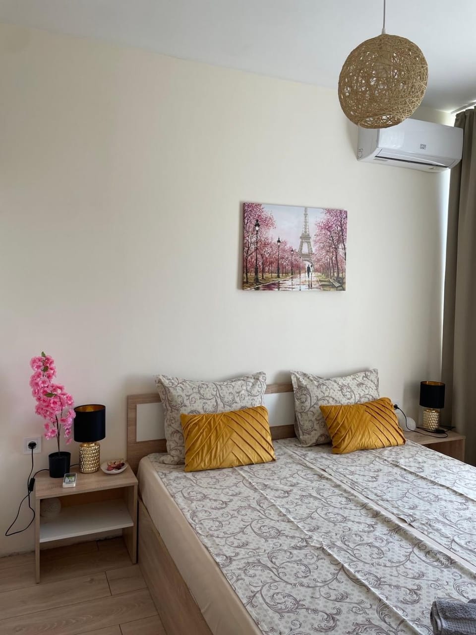 Bed, Photo of the whole room, Bedroom, air conditioner