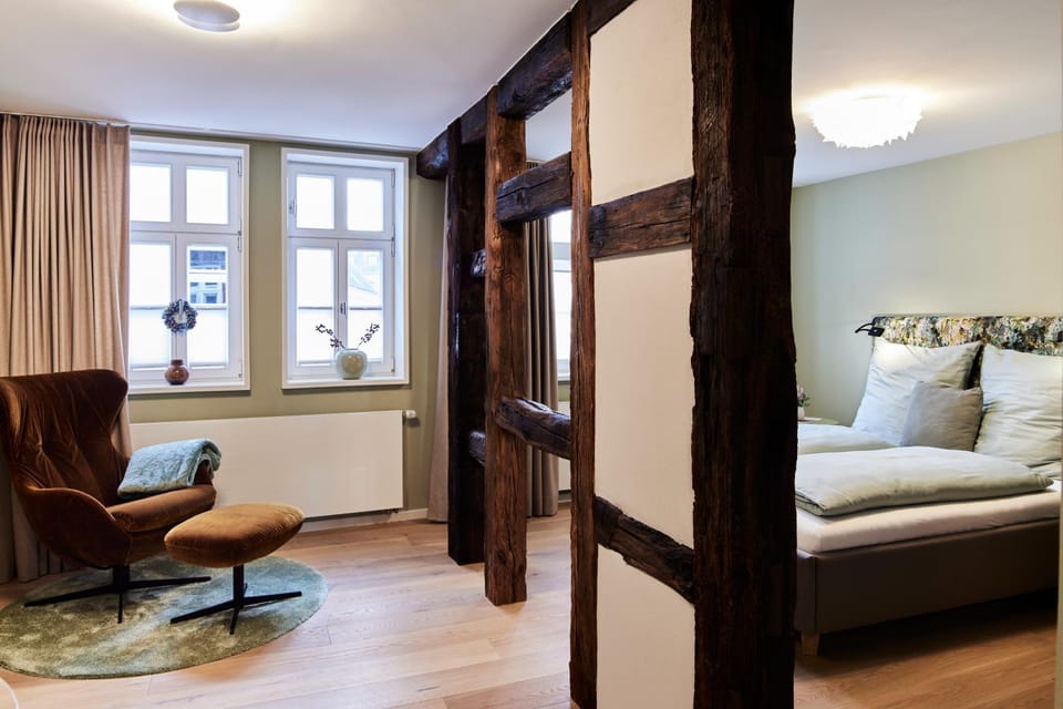 Bed, Living room, Photo of the whole room, Seating area, Bedroom