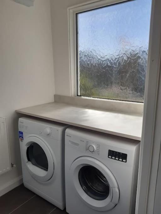 The Getaway - Modern 2 Bedroom Brixham Bungalow with sea peeps House in Brixham