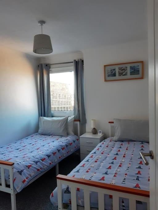The Getaway - Modern 2 Bedroom Brixham Bungalow with sea peeps House in Brixham