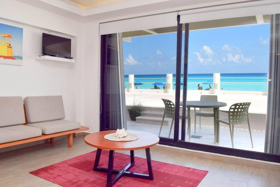Patio, Day, Natural landscape, TV and multimedia, View (from property/room), Balcony/Terrace, Living room, Seating area, Dining area, Beach, Sea view, air conditioner
