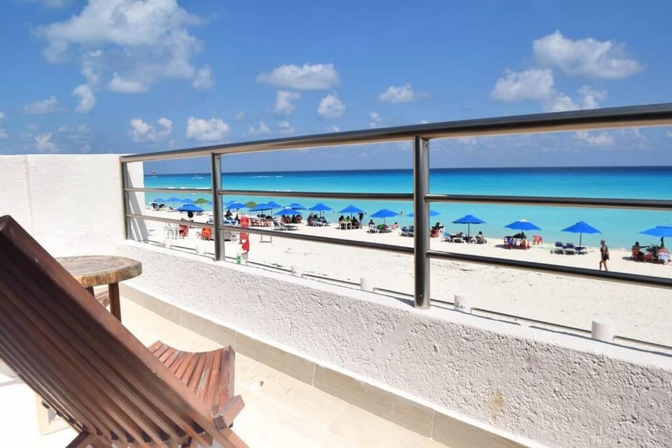 Day, Natural landscape, View (from property/room), Balcony/Terrace, Beach, Sea view, sunbed