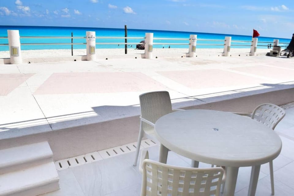 Patio, Day, Natural landscape, View (from property/room), Balcony/Terrace, Dining area, Beach, Sea view